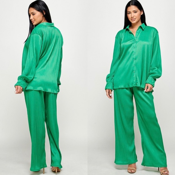 🆕Kelly green satin polyester pleated set - Picture 3 of 6